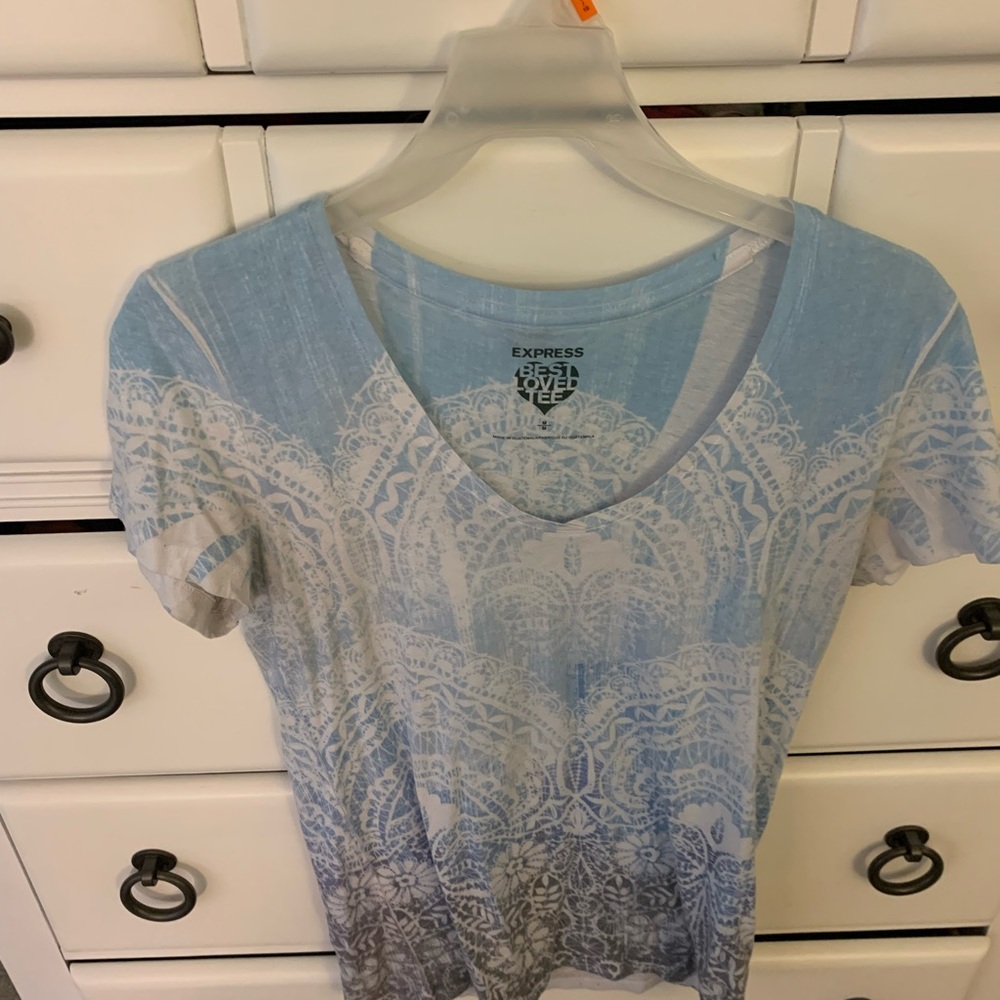 Size medium blue graphic Express tee!